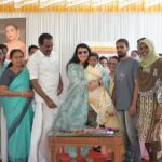 Shweta Menon Instagram - Thankyou @shwetha_menon for your valuable blessings 🤍🤍 📸 @master.jayakrishnan Aluva, Ernakulam