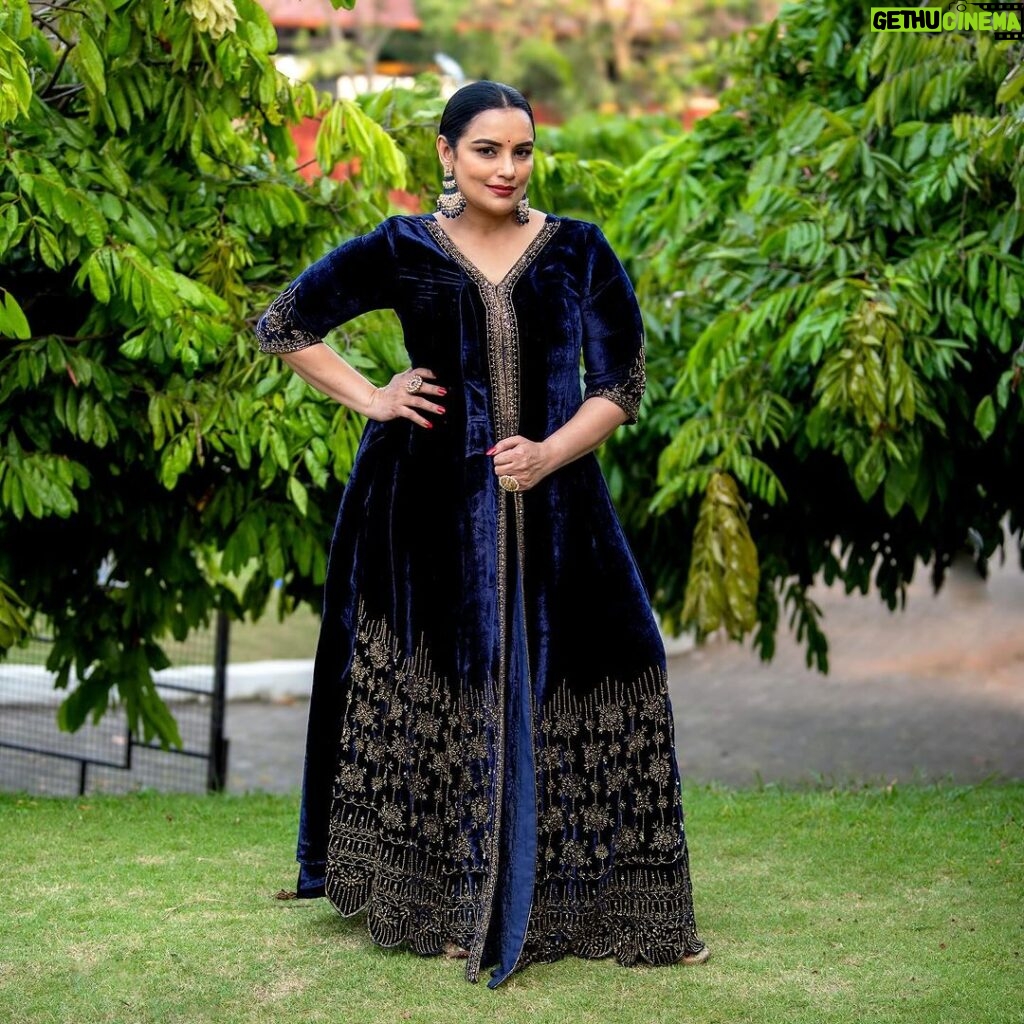 Shweta Menon Instagram - Stylist : @tharunya_vk Wardrobe: @fiona_ziya_bridal_studio Accessories: @ridha_rental_jewellery @ridha_rentaljewellery MUA : @abilashchickumakeupartist Shots : @dd.capture Kochi, India