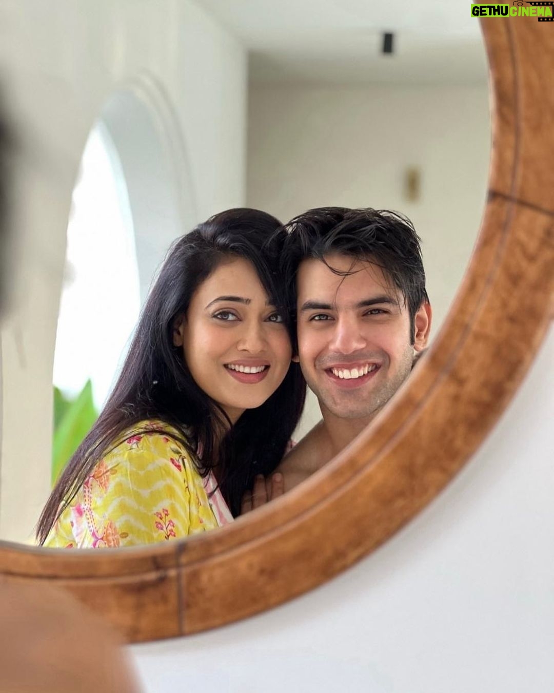 Shweta Tiwari Instagram - Chasing sunsets and beach vibes🌅 #Goa 2.0 #motherandson