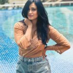 Shweta Tiwari Instagram - Hair,makeup,photography by @sohail__mughal___ styling by @stylingbyvictor @sohail__mughal___