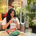 Shweta Tiwari Instagram - A random evening with my baby boy, minus the pollution! ❤️ Presenting the Dyson Formaldehyde Purifier 👌🏻 #DysonHome#DysonPurifier#gifted @dyson_india