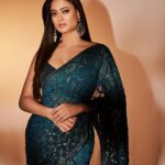 Shweta Tiwari Instagram - Saree @shilpiguptaatelier Earring @rubans.in @oakpinionpr Stylist @stylingbyvictor @sohail__mughal___ Assistant stylist @janvijain123 Photographer @amitkhannaphotography Makeup @durgedeepak76