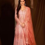 Shweta Tiwari Instagram - Outfit @petalsnx Stylist @sohail__mughal___ @stylingbyvictor Assistant stylist @janvijain123 Accessories @nehbynehaparmar Photographer @amitkhannaphotography