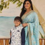 Shweta Tiwari Instagram - Page 1 of 365 (or is it 366) 🎉🎉 #nanhayatri #nidhaantiwari Photo credit @mattyadav Styled by @stylingbyvictor @sohail__mughal___ Assisted by @styleby_antara @janvijain123 Saree @seasonsmumbai Earrings @rubans.in Bracelet and ring @mozaati Makeup @durgedeepak76