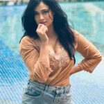 Shweta Tiwari Instagram - Hair,makeup,photography by @sohail__mughal___ styling by @stylingbyvictor @sohail__mughal___
