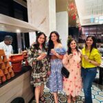 Shweta Tiwari Instagram - Friendship is the spice that makes a dinner gathering truly delightful especially when it is Patiala style. . . @fairfieldbymarriottmumbai 🫶 #PatialaFoodFestival