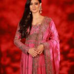 Shweta Tiwari Instagram - 🪷🪷🪷 Styled by @stylingbyvictor @sohail__mughal___ Outfit @kaynaatbyaanchalsawhney Accessories @rubans.in @oakpinionpr Photography @amitkhannaphotography