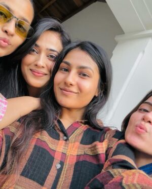 Shweta Tiwari Instagram - Just existing is not enough.. it’s time to live your life❤️

@villasbynoor