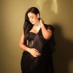 Shweta Tiwari Instagram - Saree @reynutaandon Jewellery @gbtbetrue Stylist @stylebysaachivj Team @sanzimehta777 Intern @muskaanparakh Photographer @sjframes