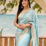 Shweta Tiwari Instagram - Page 1 of 365 (or is it 366) 🎉🎉 #nanhayatri #nidhaantiwari Photo credit @mattyadav Styled by @stylingbyvictor @sohail__mughal___ Assisted by @styleby_antara @janvijain123 Saree @seasonsmumbai Earrings @rubans.in Bracelet and ring @mozaati Makeup @durgedeepak76