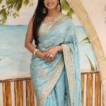 Shweta Tiwari Instagram - Page 1 of 365 (or is it 366) 🎉🎉 #nanhayatri #nidhaantiwari Photo credit @mattyadav Styled by @stylingbyvictor @sohail__mughal___ Assisted by @styleby_antara @janvijain123 Saree @seasonsmumbai Earrings @rubans.in Bracelet and ring @mozaati Makeup @durgedeepak76