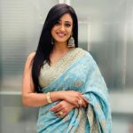 Shweta Tiwari Instagram - Page 1 of 365 (or is it 366) 🎉🎉 #nanhayatri #nidhaantiwari Photo credit @mattyadav Styled by @stylingbyvictor @sohail__mughal___ Assisted by @styleby_antara @janvijain123 Saree @seasonsmumbai Earrings @rubans.in Bracelet and ring @mozaati Makeup @durgedeepak76
