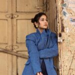 Shweta Tripathi Instagram - Doing Monday Blues right 🩵💙 Wearing Denim jacket: @readthetag Earrings: @lovelate20s ___ Photography : @abhijeetanand_ Styling : @shahriyar_Adil Styling team : @pratimajukalkar Hair & Makeup : @sofiexhmu__ #Reverieindia #Reveriefebcover #ShwetaTripathiSharma#lovelate20s #HomegrownMagazine #VocalForLocal #digitalcover #heritage #charminar #hyderabad