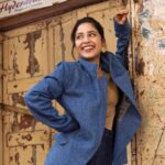 Shweta Tripathi Instagram - Doing Monday Blues right 🩵💙 Wearing Denim jacket: @readthetag Earrings: @lovelate20s ___ Photography : @abhijeetanand_ Styling : @shahriyar_Adil Styling team : @pratimajukalkar Hair & Makeup : @sofiexhmu__ #Reverieindia #Reveriefebcover #ShwetaTripathiSharma#lovelate20s #HomegrownMagazine #VocalForLocal #digitalcover #heritage #charminar #hyderabad