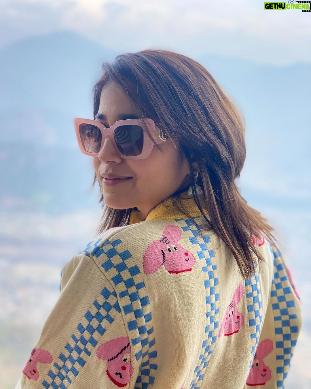 Shweta Tripathi Instagram - Kabhi cozy, Kabhi funnnnn π₯°π€ͺ Itβs all about loving the mountains ποΈπ³π΅ Pokhara, Nepal