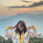 Shweta Tripathi Instagram - Kabhi cozy, Kabhi funnnnn 🥰🤪 It’s all about loving the mountains 🏔️🇳🇵 Pokhara, Nepal