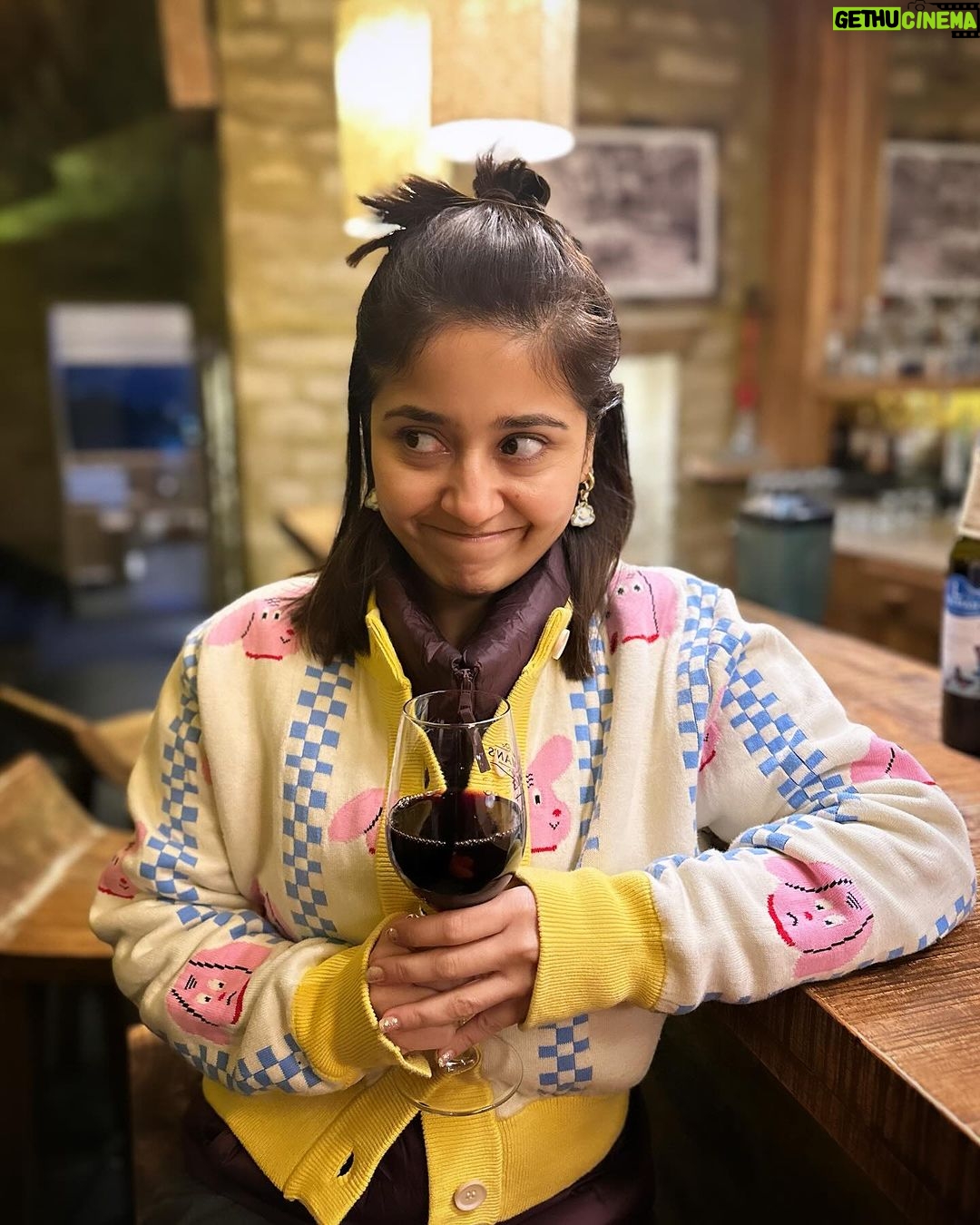 Shweta Tripathi Instagram - Kabhi cozy, Kabhi funnnnn π₯°π€ͺ Itβs all about loving the mountains ποΈπ³π΅ Pokhara, Nepal