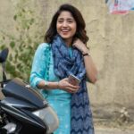 Shweta Tripathi Instagram – Mohabbat kamzor dilo ka kaam nahi, 
Rooh kaap jaati hai yaar juda hone par.
~Gulzar

Bahut kuch sikha diya hai pyaar ne 🥲 aur osse bhi zyada, judai ne.
To two years of 🥰🥺💔 

@sidharth_sengupta thank you for making us a part of your magic 🤗🤗🤗 @tahirrajbhasin
@anchalsinghofficial ♥️✨ 

@netflix_in @edge.storm
#YehKaaliKaaliAnkhein #YehKaaliKaaliAnkheinOnNetflix