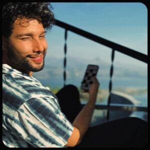 Siddhant Chaturvedi Instagram - Finally sab ko ek saath chutti mili! It had been a while! 
Thank you @saffronstays @koshavillas for your warm hospitality! Breezy, easy, good food and a beautiful view!
@nirmit.music Bro your house is a vibe and to make it happen so last minute! I owe you one! Also please my regards to Aunty! ❤️