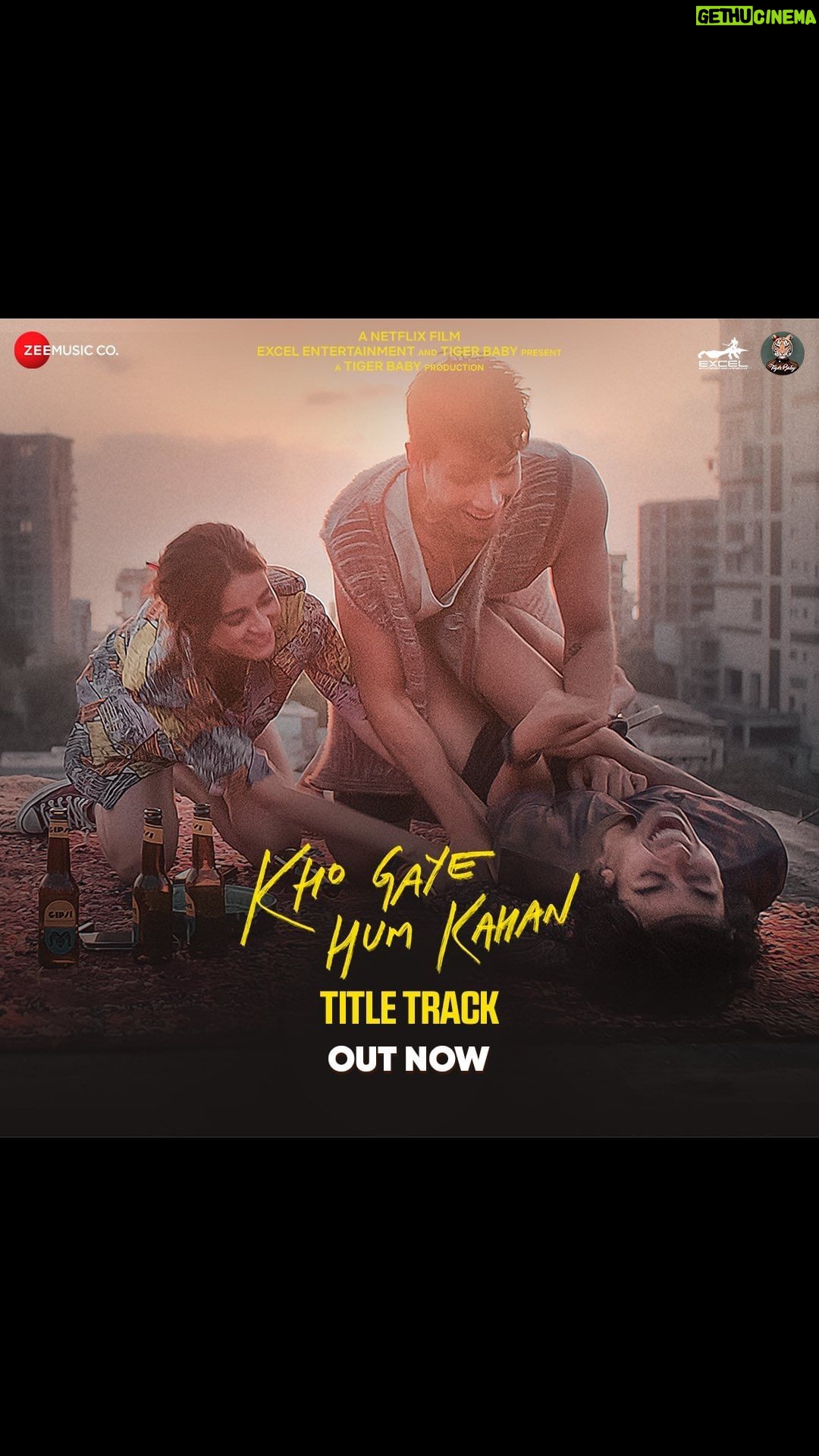 Siddhant Chaturvedi Instagram - Make every memory count with #KhoGayeHumKahan. Song out now. @siddhantchaturvedi @ananyapanday @gouravadarsh @kalkikanmani @anyasinghofficial @arjunvarain.singh @zoieakhtar @reemakagti1 @ritesh_sid @faroutakhtar @angaddevsingh1 @kassimjagmagia @vishalrr @kartikshah14 @pravinkhairnar @sharicsequeira @tanaysatam @imanojchouhan @ankurtewari @achintstagram @jaduakhtar @excelmovies @tigerbabyofficial @netflix_in