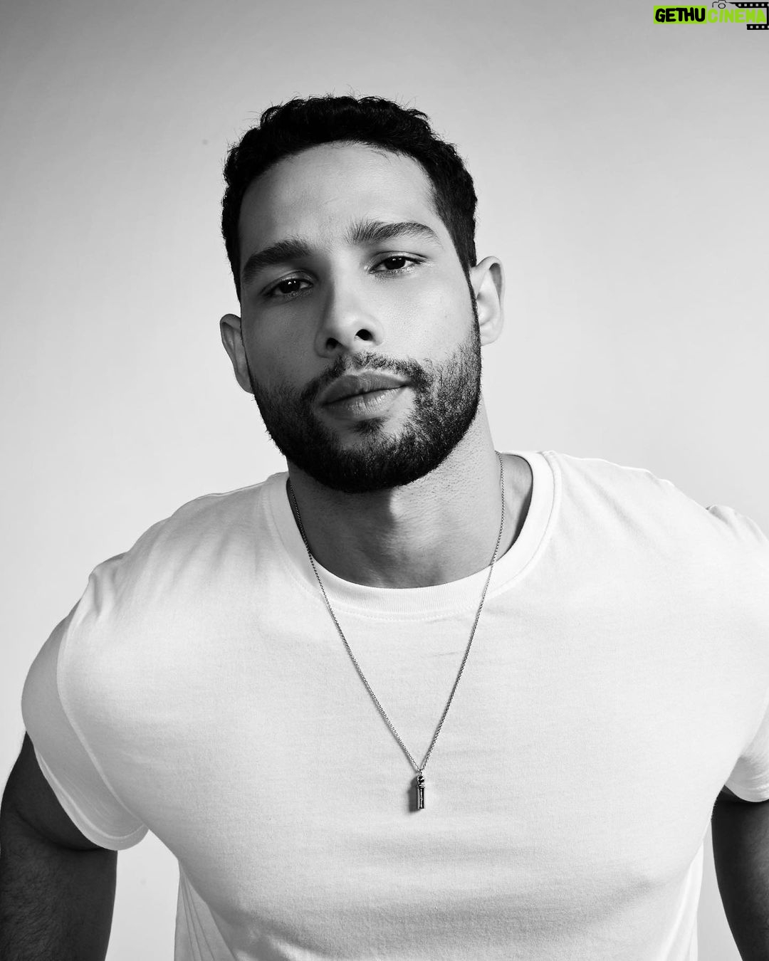 Siddhant Chaturvedi Instagram - Saturday night, summers ‘23, and here we are… questioning beliefs and calculating consequences. Who knew we could fly, who knew we could type, who knew there would be A.I. As the world is moving forward we are trying to keep the old-soul-feels alive as we leave our choices to automation. Every podcast is about being a millionaire, and every reel is looping at the idea of being beautiful, missing it’s very point. Born in the 90s, we’re the most adaptive generation, handling pressures of the ones before us and trying to fit in with the new. Clueless as always, we would find some meaning, some sense, some fairness, someday. Til then I’m just detangling life…like it were the wires of a Walkman, while listening to my favourite songs as I do it. #SiddyChats ⠀/ 𝐒 / #Walkman