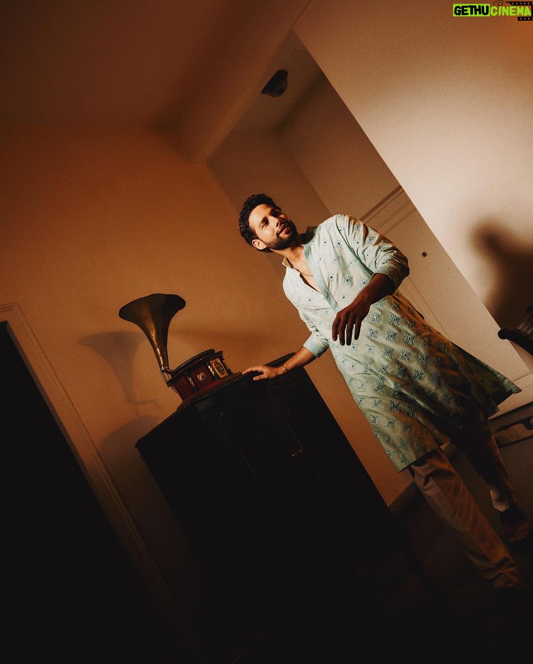 Siddhant Chaturvedi Instagram - वो शाम…