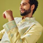 Siddhant Chaturvedi Instagram - गणपति बप्पा मोरया, मंगल मूर्ति मोरया! 🙏 . . . . Photographed by @harneshjoshi Styled by @nikitajaisinghani Wearing @abujanisandeepkhosla H&MU @swapnildiwakar_hair @hinaldattani