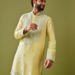 Siddhant Chaturvedi Instagram - गणपति बप्पा मोरया, मंगल मूर्ति मोरया! 🙏 . . . . Photographed by @harneshjoshi Styled by @nikitajaisinghani Wearing @abujanisandeepkhosla H&MU @swapnildiwakar_hair @hinaldattani
