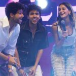 Siddhant Chaturvedi Instagram - Koi jaage koi sota hai but we were partying with the besties this weekend 🕺❤️ #HoneDoJoHotaHai #KhoGayeHumKahanOnNetflix @siddhantchaturvedi @ananyapanday @gouravadarsh @kalkikanmani @anyasinghofficial @arjunvarain.singh @zoieakhtar @reemakagti1 @ritesh_sid @faroutakhtar @angaddevsingh1 @kassimjagmagia @vishalrr @kartikshah14 @pravinkhairnar @sharicsequeira @tanaysatam @imanojchouhan @ankurtewari @oaffmusic @savera.music @luceamma @jaduakhtar @prathmeshdudhane @medhasahi @shah_krina_ @excelmovies @tigerbabyofficial @zeemusiccompany @nh7dotin