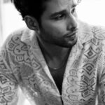 Siddhant Chaturvedi Instagram - Dosti hai toh rang hai… #KhoGayeHumKahan