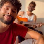 Siddhant Chaturvedi Instagram - Just added some words to this iconic melody. Thanks to @faroutakhtar for setting the vibe❤️ with my Veeru @dawgeek, a perfect sunday jam sesh.