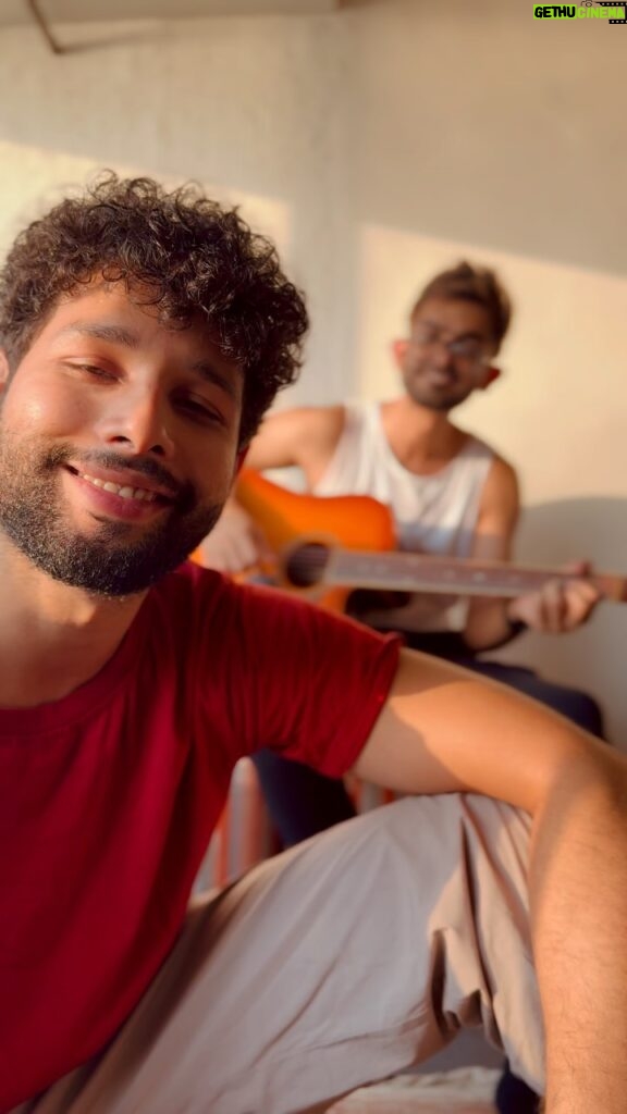 Siddhant Chaturvedi Instagram - Just added some words to this iconic melody. Thanks to @faroutakhtar for setting the vibe❤️ with my Veeru @dawgeek, a perfect sunday jam sesh.