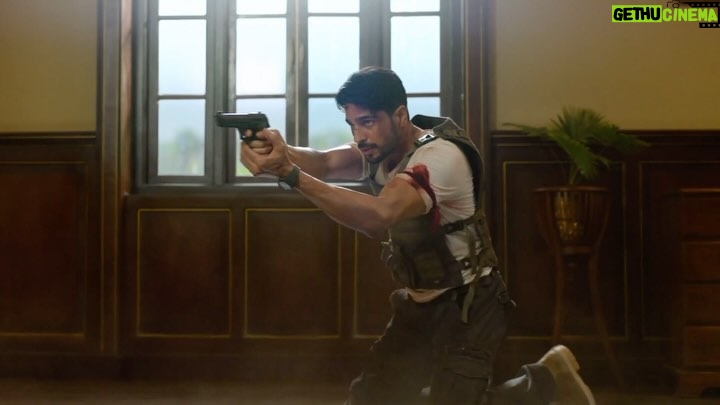 Sidharth Malhotra Instagram - Your enthusiasm and excitement is the fuel behind #Yodha’s flight! Appreciate the smashing love and thrills for the trailer. ✈️💪 #YodhaTrailer out now. #Yodha in cinemas March 15. @karanjohar @apoorva1972 @shashankkhaitan @raashiikhanna @dishapatani @sagarambre_ #PushkarOjha @primevideoin @mentor_disciple_entertainment @aafilms.official @tseries.official
