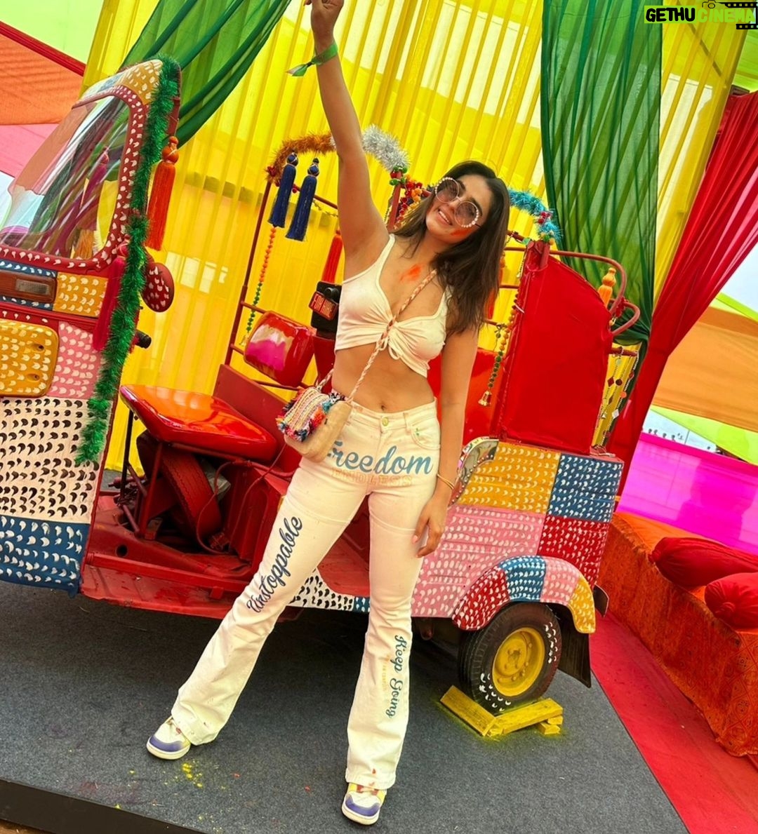 Sidhika Sharma Instagram - Holi hai ๐๐๐๐ค๐งก๐ Razzberry Rhinoceros