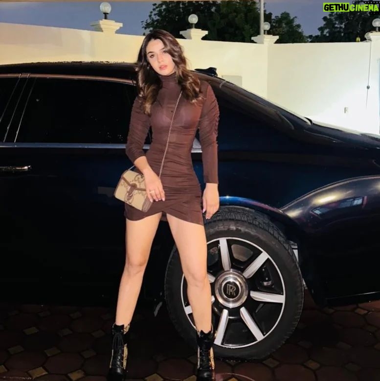 Sidhika Sharma Instagram - Sweater weather ✨️ ☺️