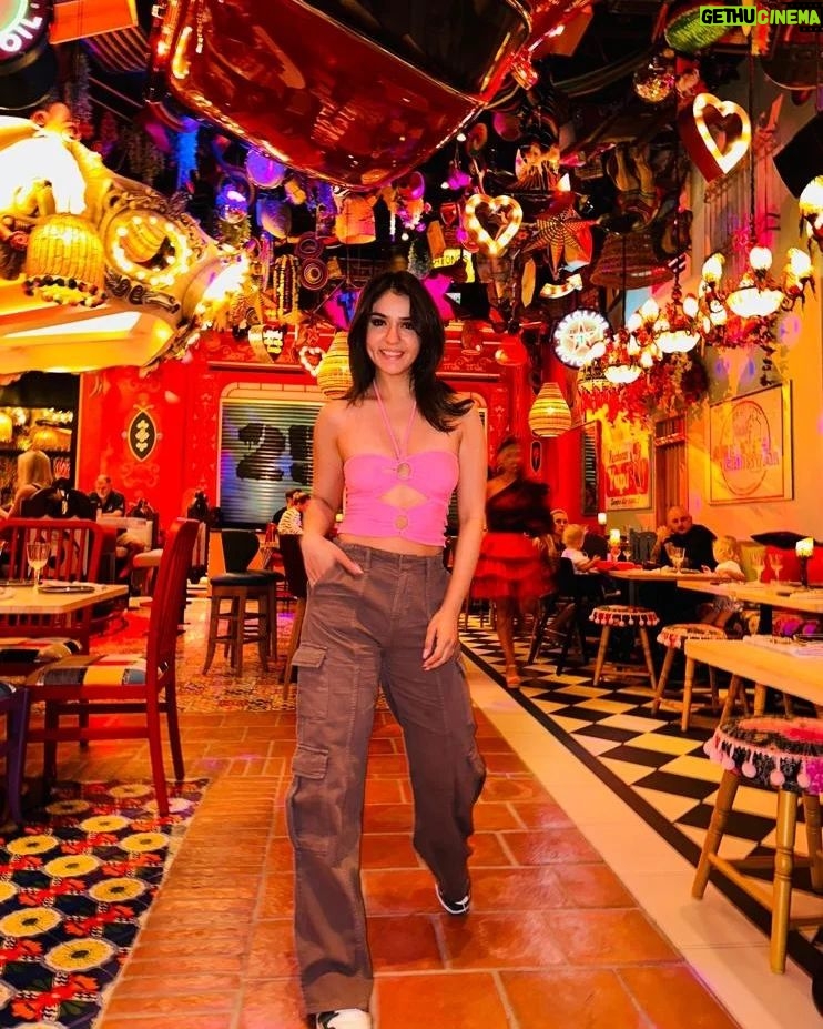 Sidhika Sharma Instagram - ๐๐๐คฉ๐๐๐๐งก๐ Atlantis, The Palm