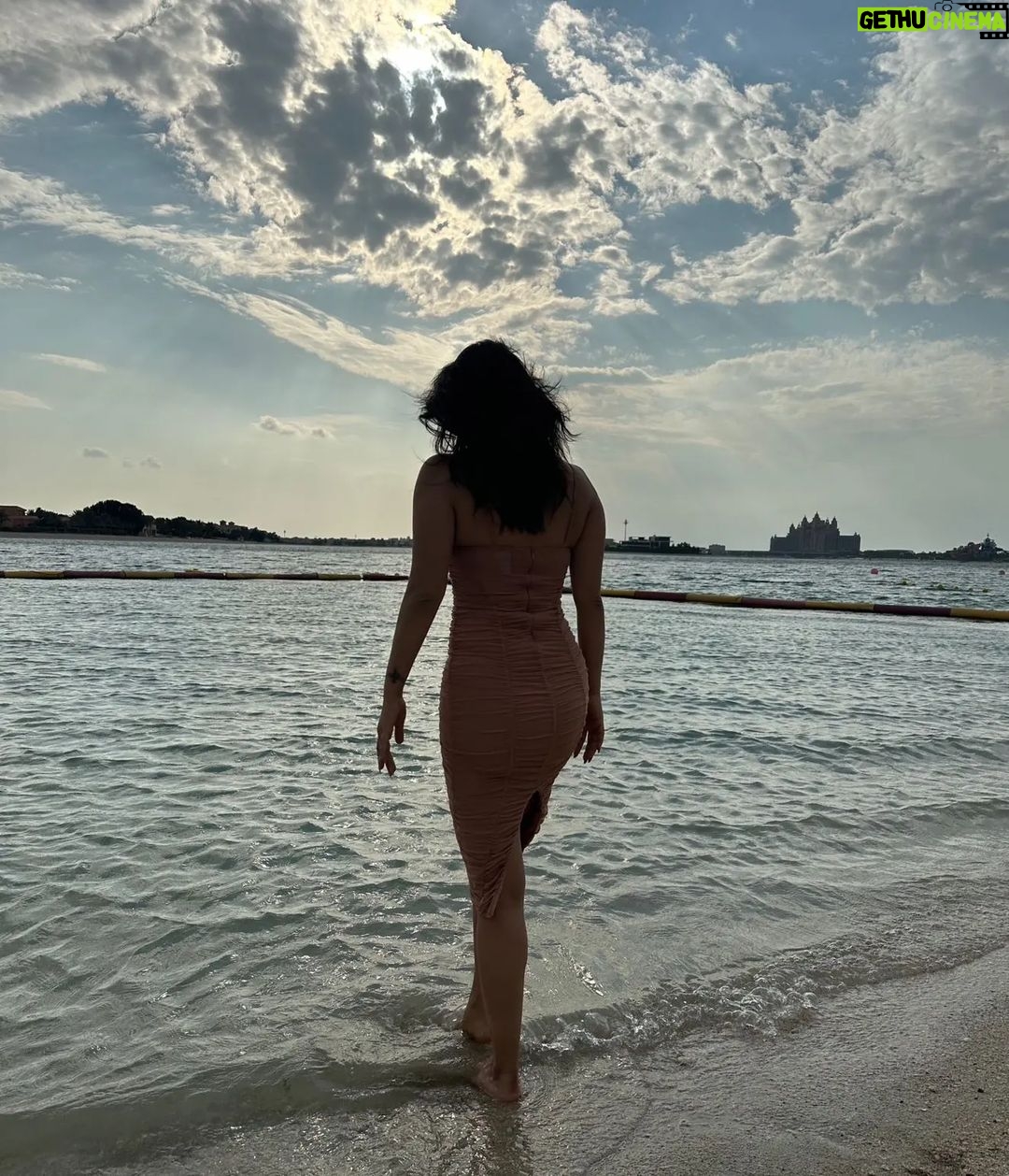 Sidhika Sharma Instagram - All I need is vitamin sea 🌊 😉 The Palm Jumeirah, Dubai, UAE