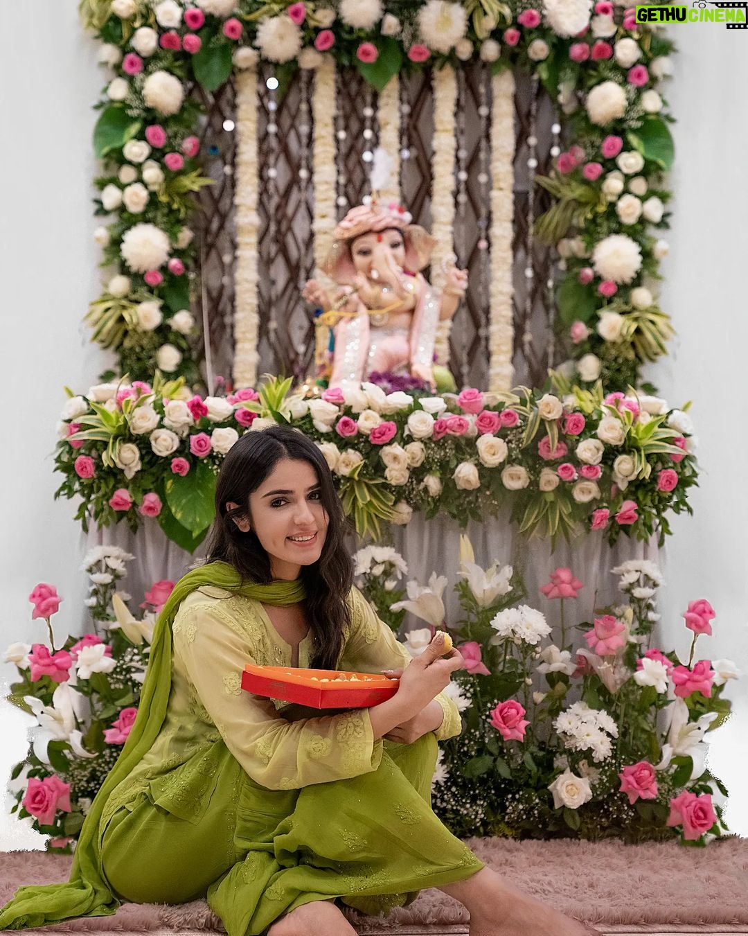 Sidhika Sharma Instagram - Ganpati bappa mourya 😃😍