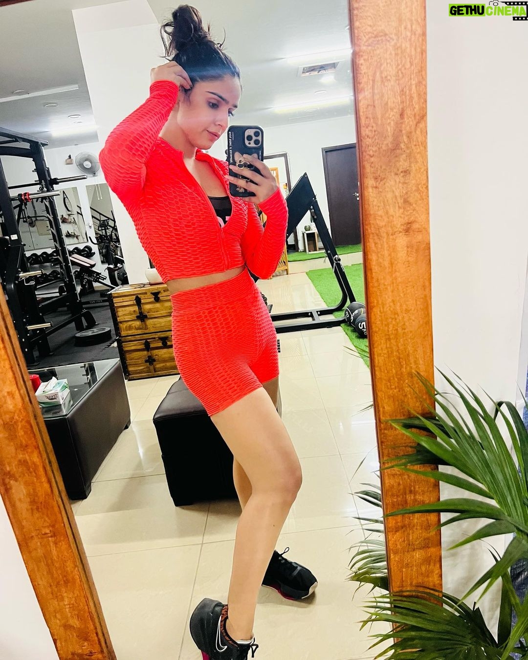 Sidhika Sharma Instagram - #wednesdaymotivation🏋️♀️ Gurgaon