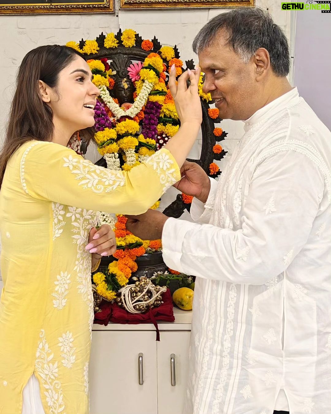 Sidhika Sharma Instagram - I am so glad to welcome @sidhikasharma a very talented and ambitious actress of the Hindi Film Industry to class. Your dedication towards learning and developing your craft is truly commendable. My blessings are always with you, keep shining🌟 Nateshwar Nritya Kala Mandir - Kathak Institute of Late Natraj Gopi Krishna
