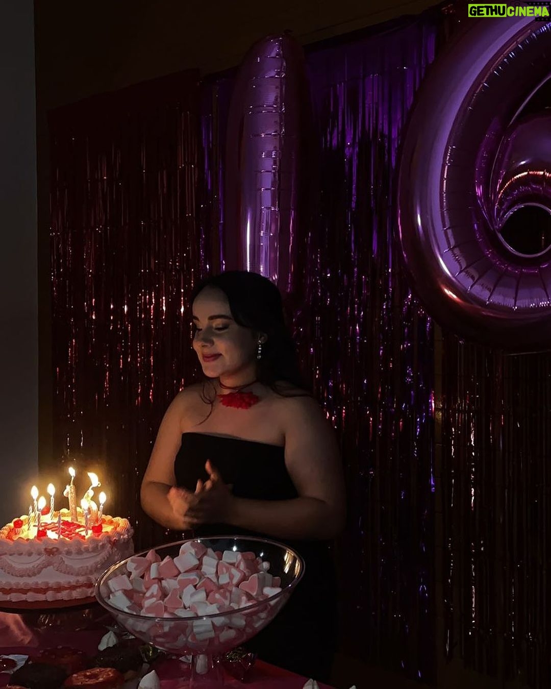 Sienna Belle Instagram - 16 wishes. ♥️✨🎂💐