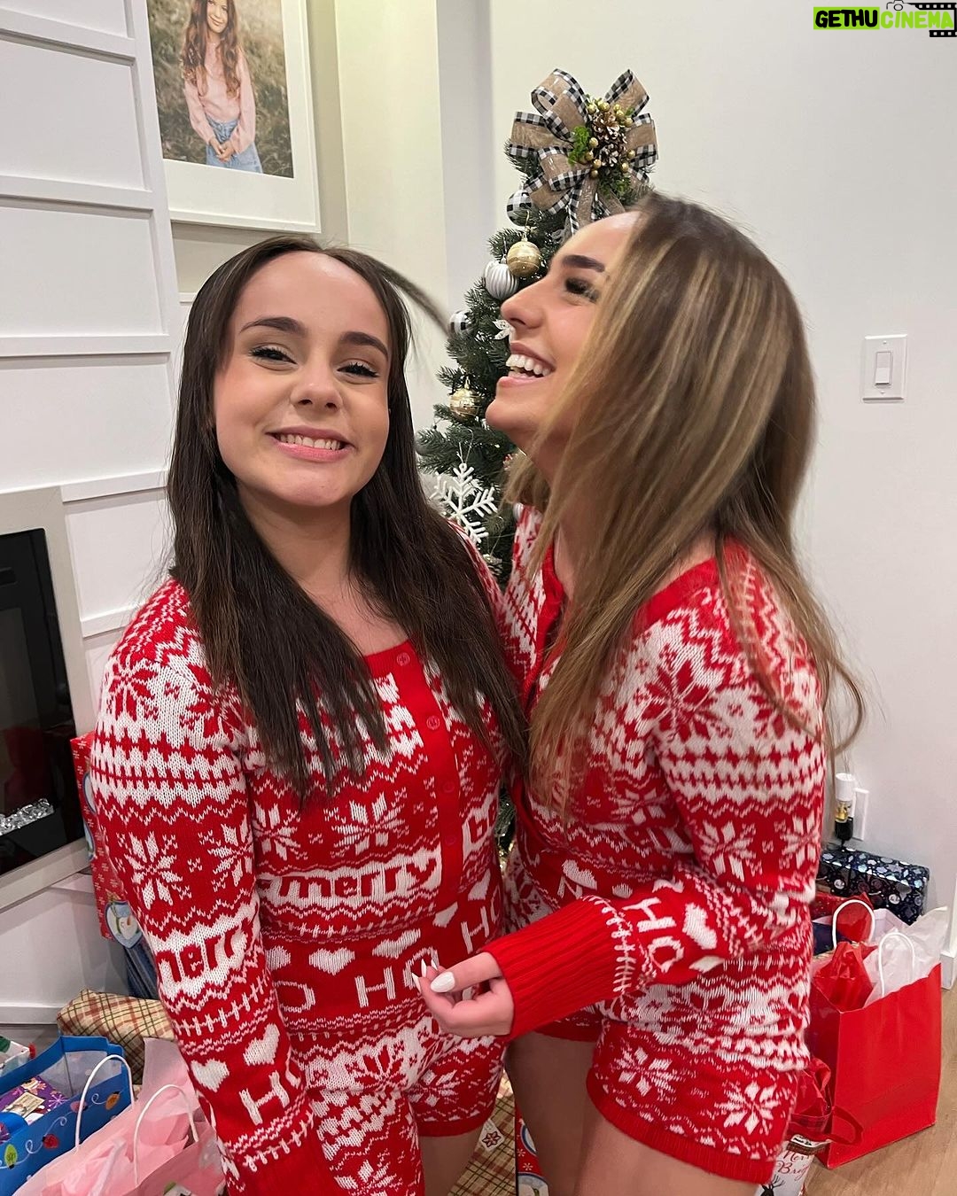 Sienna Belle Instagram - Best Xmas ever!❤️🎄 @melaniaadias