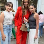 Sienna Belle Instagram - pré-estreia de “O Primeiro Natal do Mundo” com encontros e reencontros lindos! ♥️✨🎄 RJ vem cheio de presentes! <333 dia 08 de Dezembro no @primevideobr <3 está fofíssimo! parabéns a todos do elenco lindo e equipe :))) 🥹 #oprimeironataldomundo 🚨🚨🚨 📸 Santiago de Andrade Agnews