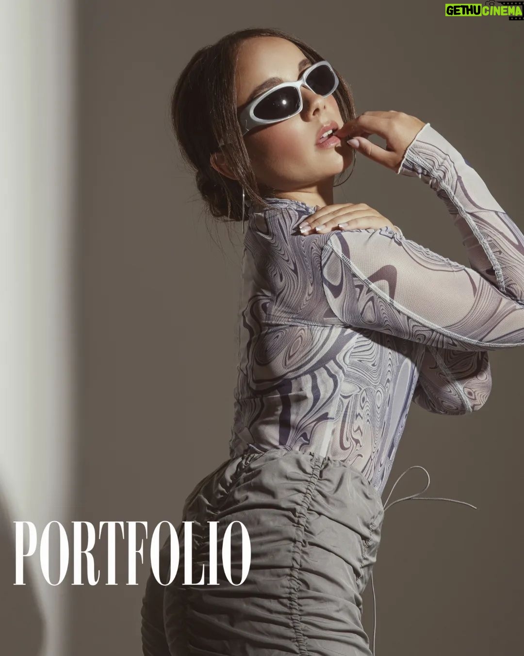 Sienna Belle Instagram - Nossa capa e entrevista de hoje é uma querida jovem atriz e cantora tão talentosa que nos enche de orgulho. Há oito anos acompanhamos a carreira de Sienna Belle e agora chegou a vez dela contar sua história com o mesmo bom humor e alegria de sempre. Amamos a Sienna Belle! • Venham conferir nossa adorável entrevista clicando no link da Bio e nos Stories. #RevistaPortfolio #AmadasdaPortfolio #RevistaPortfolioCapa #SiennaBelle #LuizAlbertoPortfolio 📸 Julianna Sabbatini