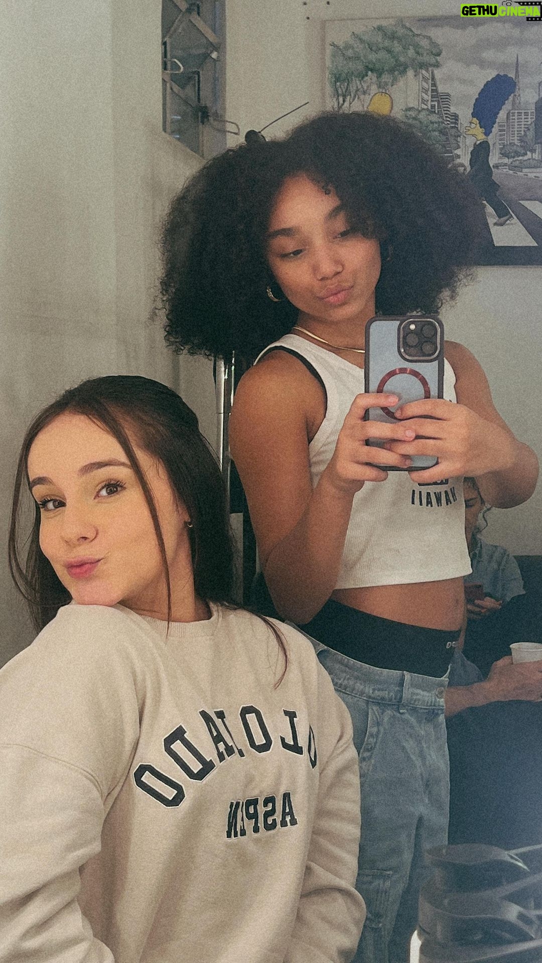 Sienna Belle - 84.5K Likes - duas fofoqueiras