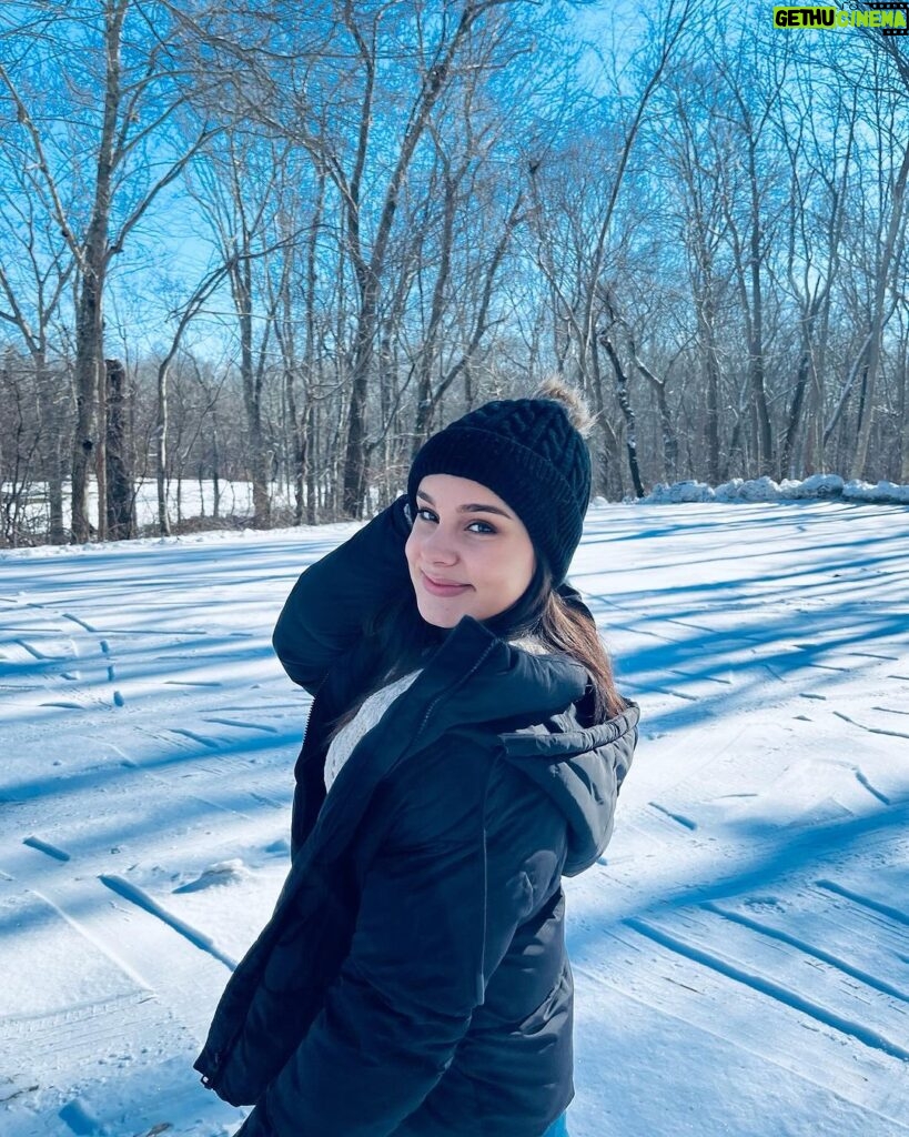 Sienna Belle Instagram - my winter wonderland❄️ #foxsisters #winterwonderland