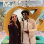 Sienna Belle Instagram – “além do arco-íris tem um lar…” e o palco é sem dúvidas o MEU LAR! <3 🌈🫧✨

tivemos nossa OPENING NIGHT! 🥹
estreamos!!! apresentamos nosso espetáculo para um público lindo, receptivo e de coração quentinho! ♥️

aaa, minha Glinda! minha Bruxa boa do Norte! 💖 grata a @fernanda_chamma e @sandrochaim por acreditar e confiar em mim para dar vida e mais cor a uma personagem tão icônica, especial e imortal! 🧚‍♀️💐

obrigada a cada pessoinha da nossa equipe imensa que investiu tamanha dedicação, tanto tempo e esforço para levantar nosso espetáculo em tempo recorde! <3 🥳

elenco! nós conseguimos! estreamos! e mais uma vez, encontrei uma nova família para exercer o que mais amo e contar uma história que marcou gerações! 👠✨💚🎭

obrigada @magicodeozmusical por me dar a oportunidade de reencontrar amigos e pessoas com quem eu já contracenei, admiro e amo tanto, e encontrar novos colegas em quem me inspiro, já amo e considero tanto! o teatro nos possibilita encontros com almas tão interessantes, pessoas tão diferentes de nós mesmo mas ali por um mesmo propósito… fazer teatro! <3 🫶 sou fã de cada um!

thanks mommy and daddy for absolutely everything and doing the possible and impossible, sacrificing so much just to make my dream come true! i am truly so grateful! <3 love you guys ♥️

aqui está um carrossel de muito amor! fragmentos de uma noite inesquecível <3 viva a arte! viva o teatro musical! 🫧

espero vocês no nosso mundo encantado de Oz! 🎟️🫧🌈🌟