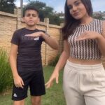 Sienna Belle Instagram - eita como dançam, viu? hahaha ele não fazia ideia que tava dançando sozinho KKKKKKK ficou bravinho depois? SIM! mas tudo pelo conteúdo né? 🙈😝 #reels #dancinhas #explorar #explorepage #explore #pov