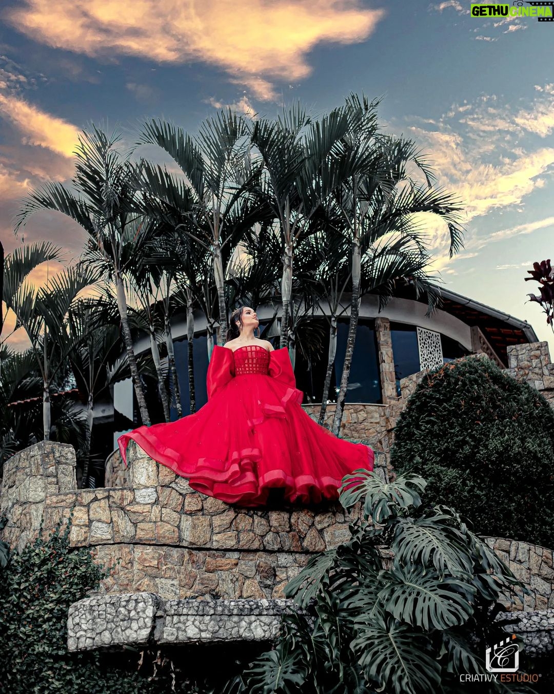 Sienna Belle Instagram - A talentosíssima @siennabelle mostrou na 2° edição do @projetomakeawish que além de cantora pop e atriz, ela também arrasa como modelo ao desfilar pelo castelo com um dos designs do @israelvalentimoficial ❤️🎬 Foto @criativyestudio | @charlessartori Vestidos @israelvalentimoficial Espaço @montecasteloeventosoficial Assessoria @assessoria_viviantrevisan Beauty @moisescardeiro_ Jóias @camilagrantdebutantes Personagens @biagiproducoes Cenografia @wiltondecoracoes DJ @dj.leolima.oficial Doces Finos e Bolo @dibetha #beauty #influencer #fashion #fotoshooting #ensaiofotografico #fotografia #moda #eventos #digitalinfluencer #youtuber #debutante #15anos #atriz #projetomakeawish #siennabelle #cantora Monte Castelo Eventos Oficial