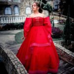 Sienna Belle Instagram - A talentosíssima @siennabelle mostrou na 2° edição do @projetomakeawish que além de cantora pop e atriz, ela também arrasa como modelo ao desfilar pelo castelo com um dos designs do @israelvalentimoficial ❤️🎬 Foto @criativyestudio | @charlessartori Vestidos @israelvalentimoficial Espaço @montecasteloeventosoficial Assessoria @assessoria_viviantrevisan Beauty @moisescardeiro_ Jóias @camilagrantdebutantes Personagens @biagiproducoes Cenografia @wiltondecoracoes DJ @dj.leolima.oficial Doces Finos e Bolo @dibetha #beauty #influencer #fashion #fotoshooting #ensaiofotografico #fotografia #moda #eventos #digitalinfluencer #youtuber #debutante #15anos #atriz #projetomakeawish #siennabelle #cantora Monte Castelo Eventos Oficial
